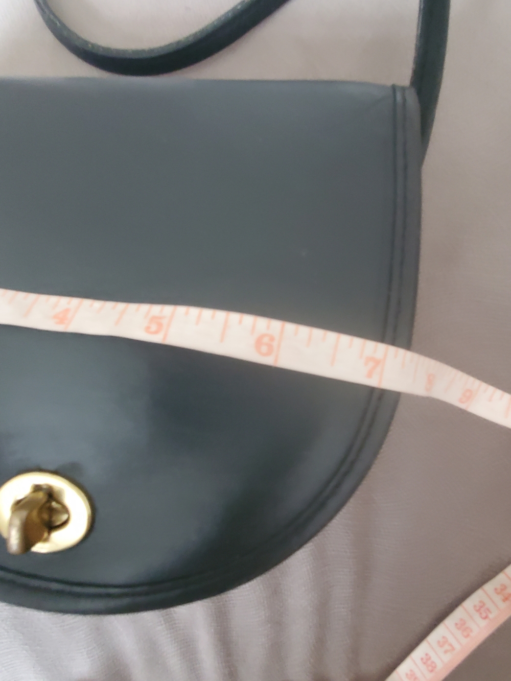 U.S A.Rare Genuine Black Leather Crossbody Saddle Bag with Gold Turn-Lock WOMEN - Picture 5 of 9